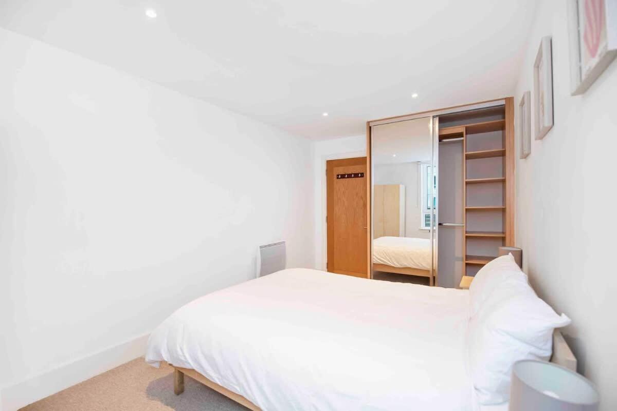 Terraced Riverview Apartment 伦敦 外观 照片